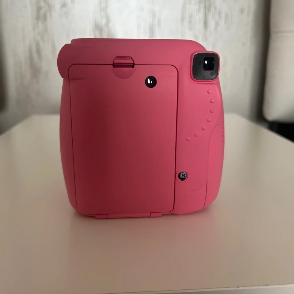 Fujifilm Instax Mini 9 in Vibrant Pink